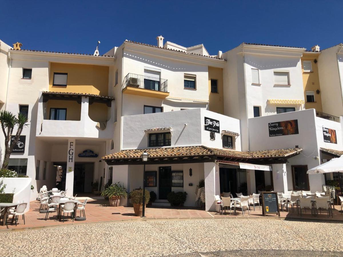 Charming 2 Bed Apartment Next To Cabopino Beach, Spain 马尔韦利亚 外观 照片